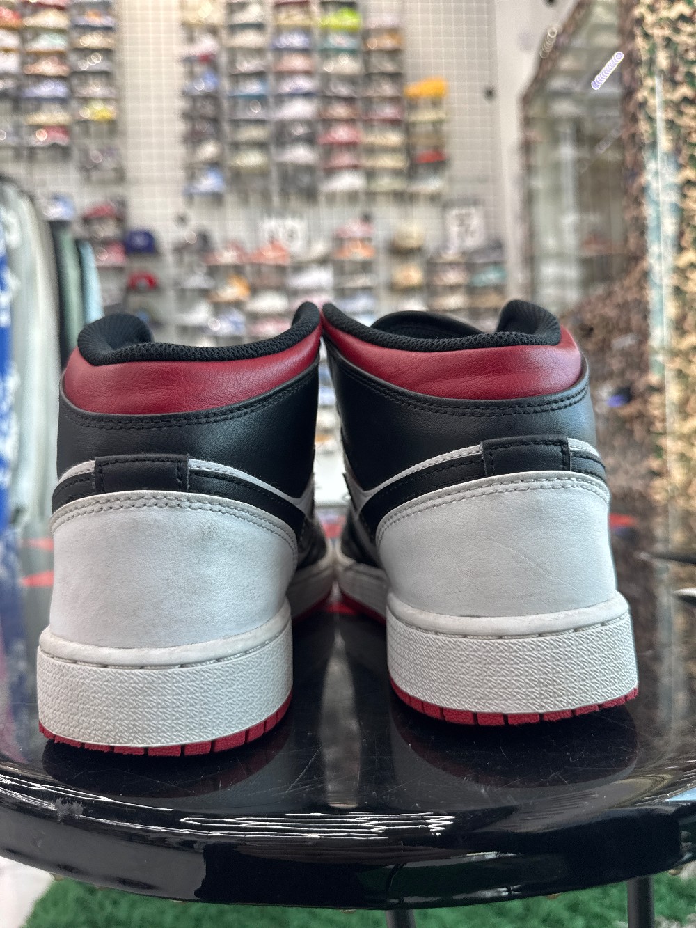 *USED/NO BOX* AJ 1 MID (GS) - GYM RED BLACK TOE
