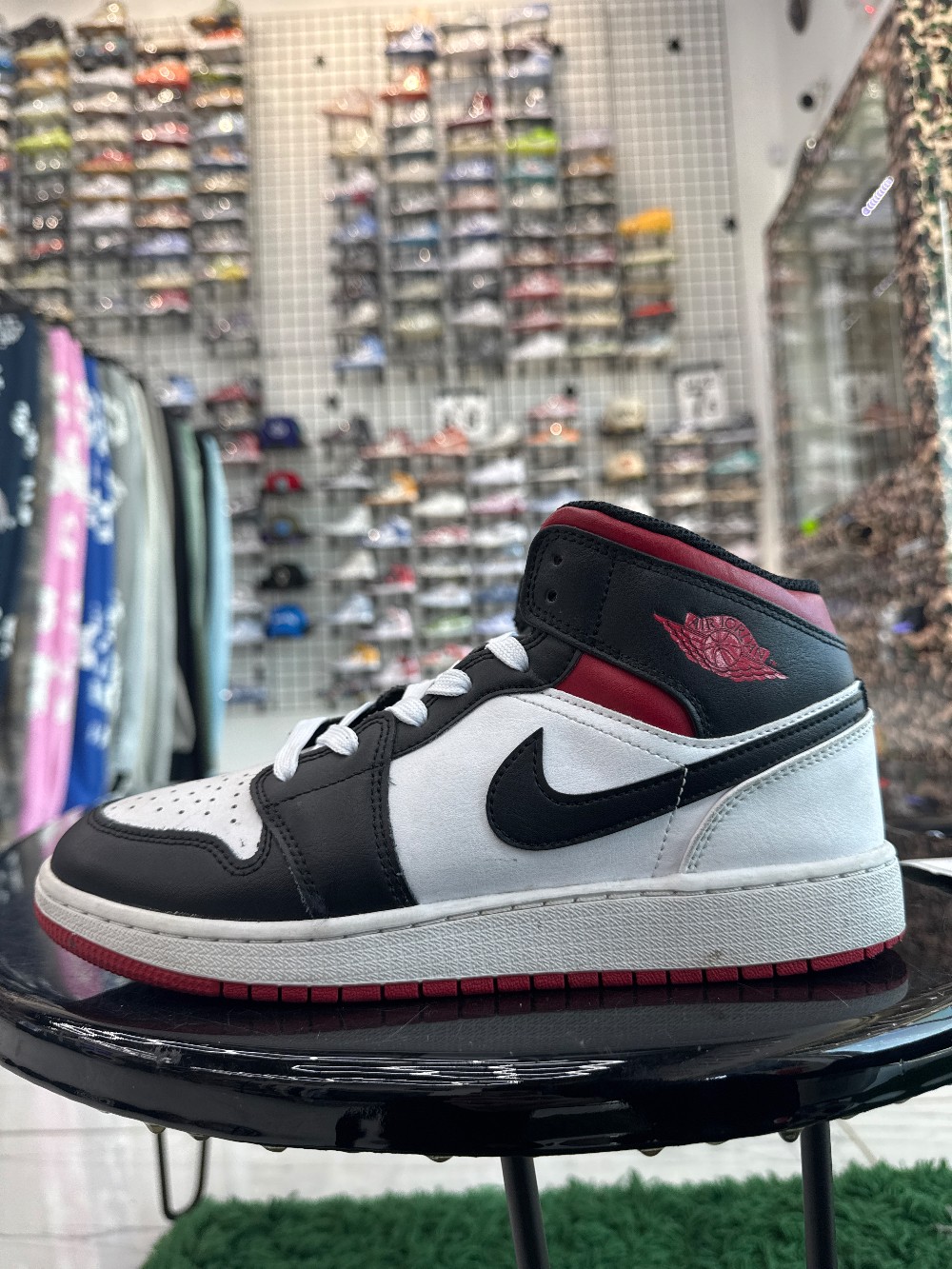*USED/NO BOX* AJ 1 MID (GS) - GYM RED BLACK TOE