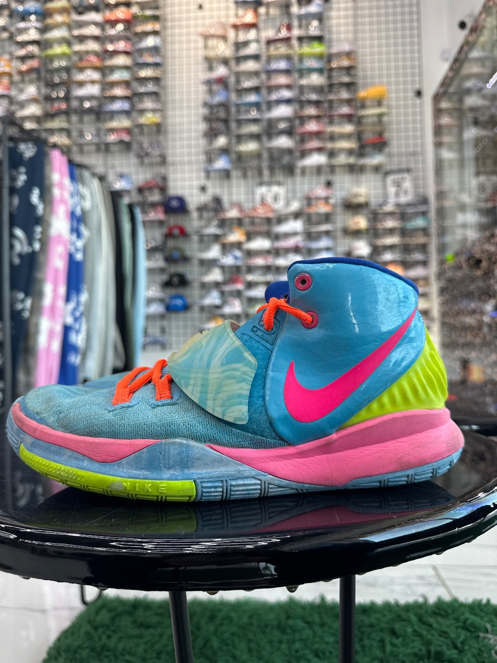 *USED/NO BOX* NIKE KYRIE 6 (GS) - POOL