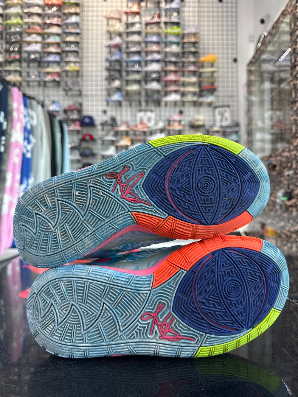 *USED/NO BOX* NIKE KYRIE 6 (GS) - POOL