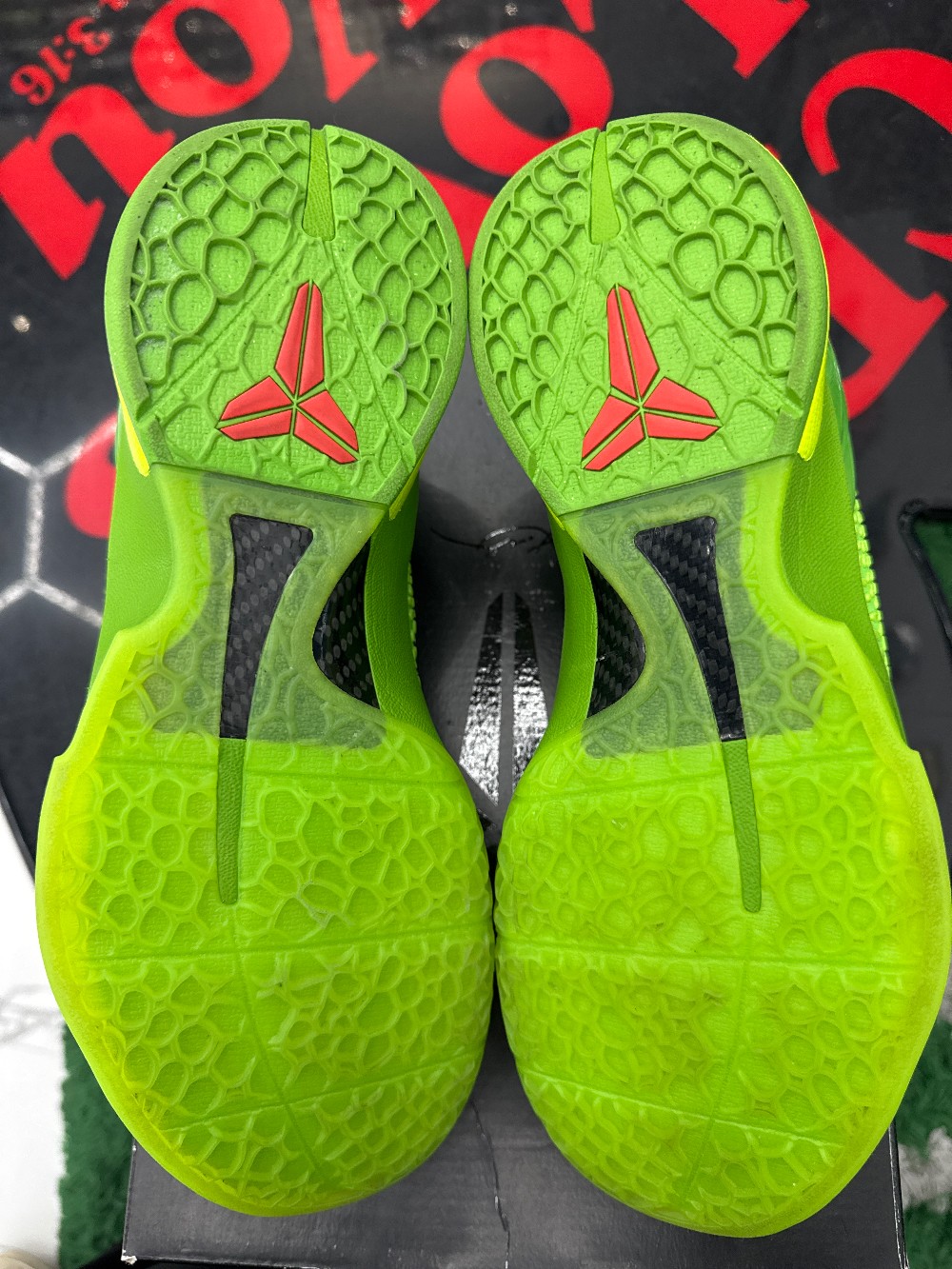 *USED* NIKE KOBE 6 PROTRO - GRINCH (2020)