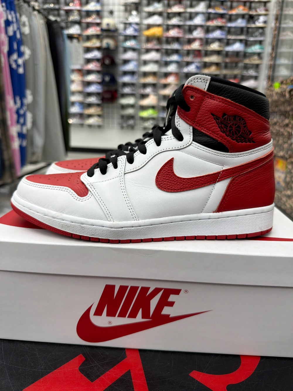*USED* AJ 1 - HERITAGE