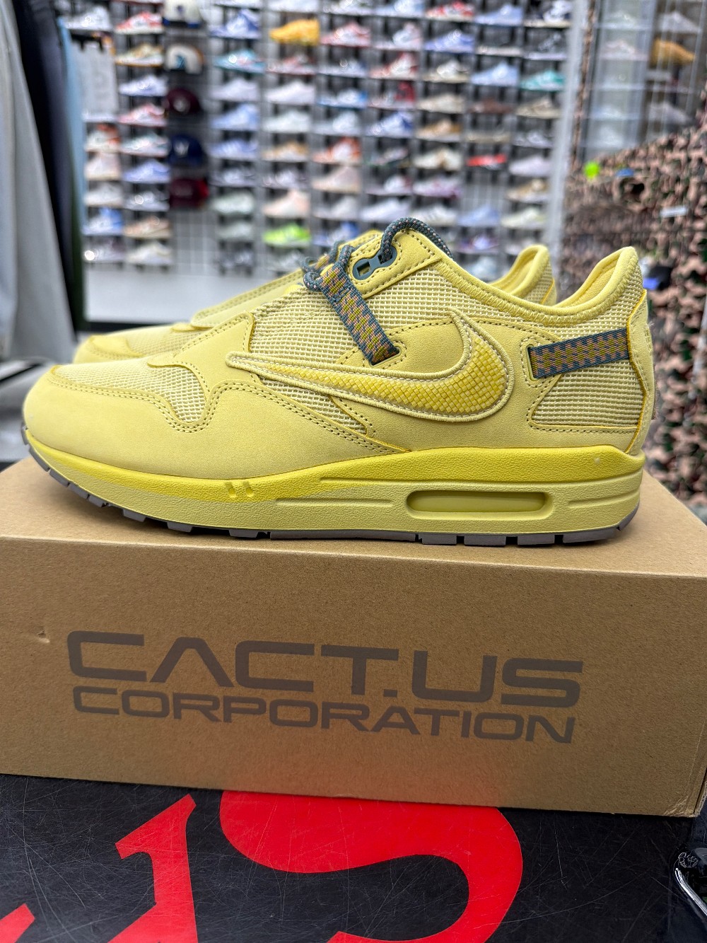 *VNDS* NIKE AIR MAX 1 X TRAVIS SCOTT - SATURN GOLD