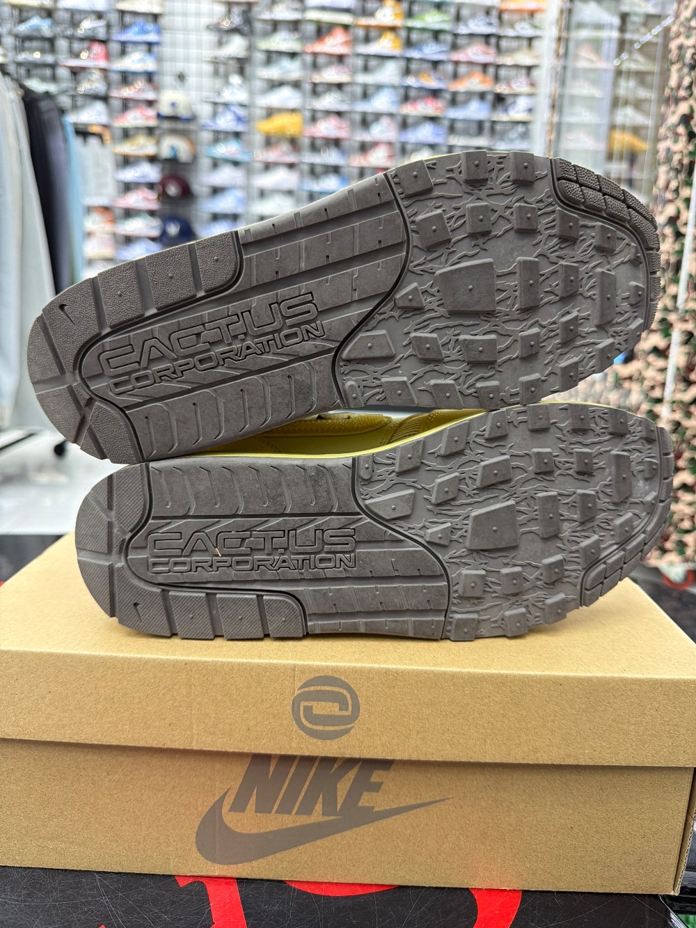 *VNDS* NIKE AIR MAX 1 X TRAVIS SCOTT - SATURN GOLD