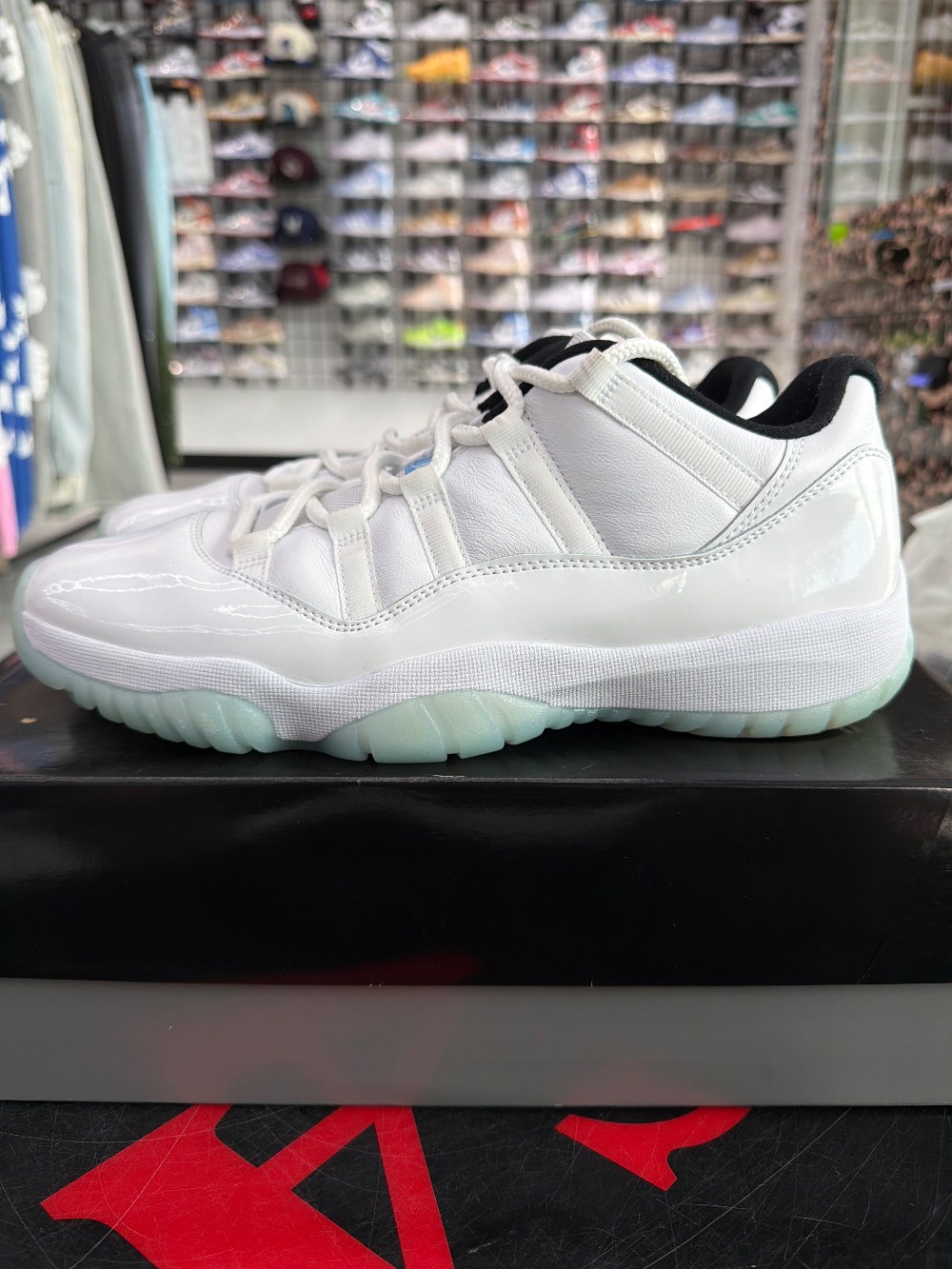 *USED* AJ 11 LOW - LEGEND BLUE