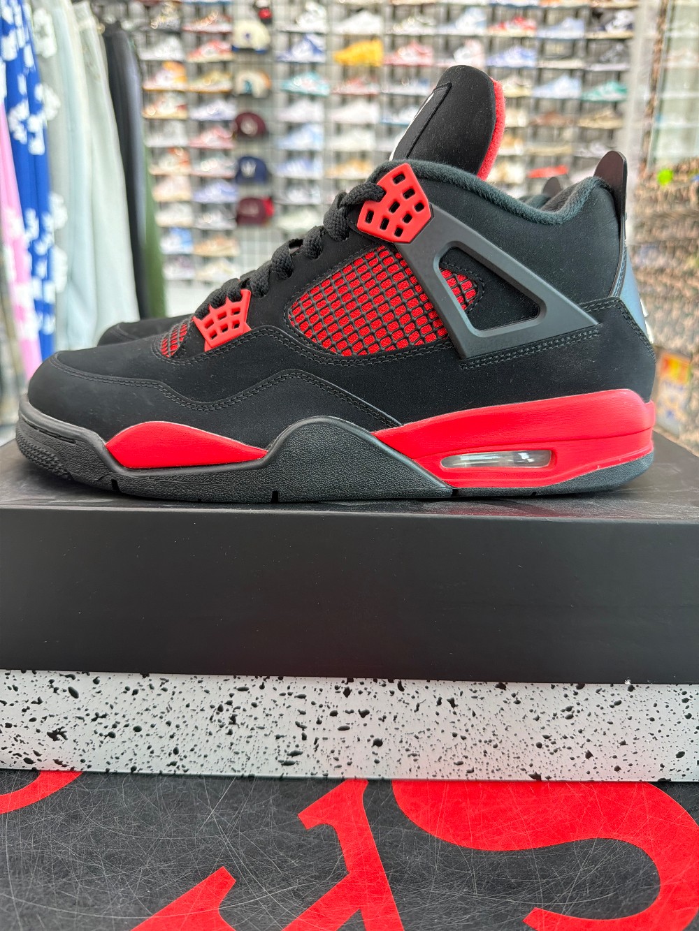 *USED* AJ 4 - RED THUNDER