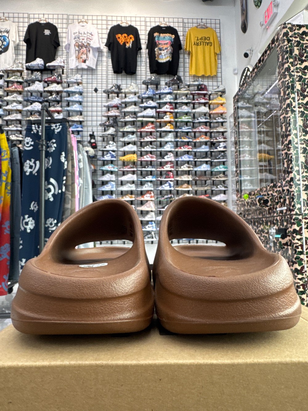 *USED* YEEZY SLIDE - FLAX