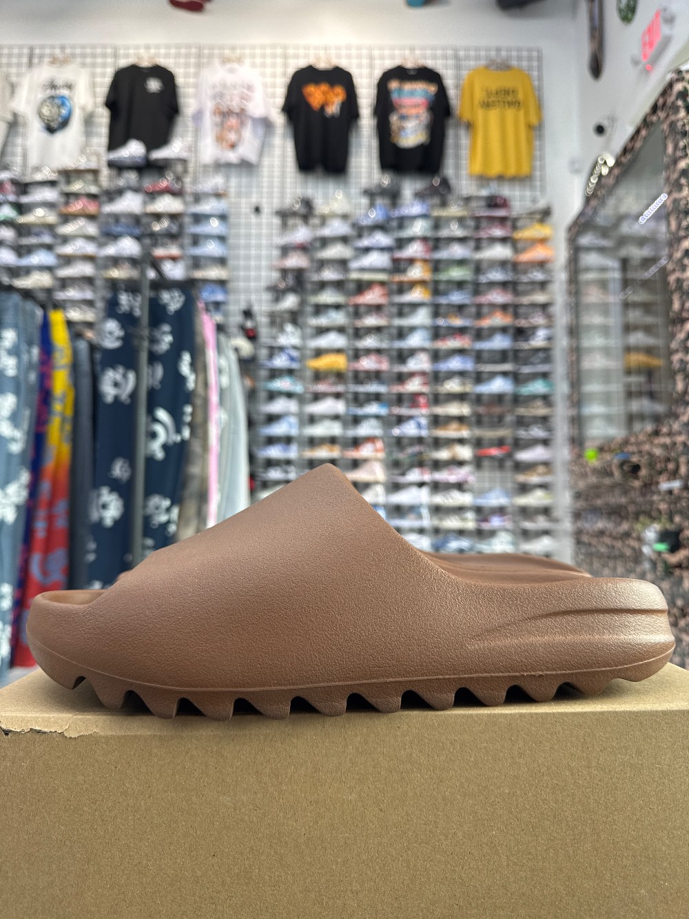 *USED* YEEZY SLIDE - FLAX