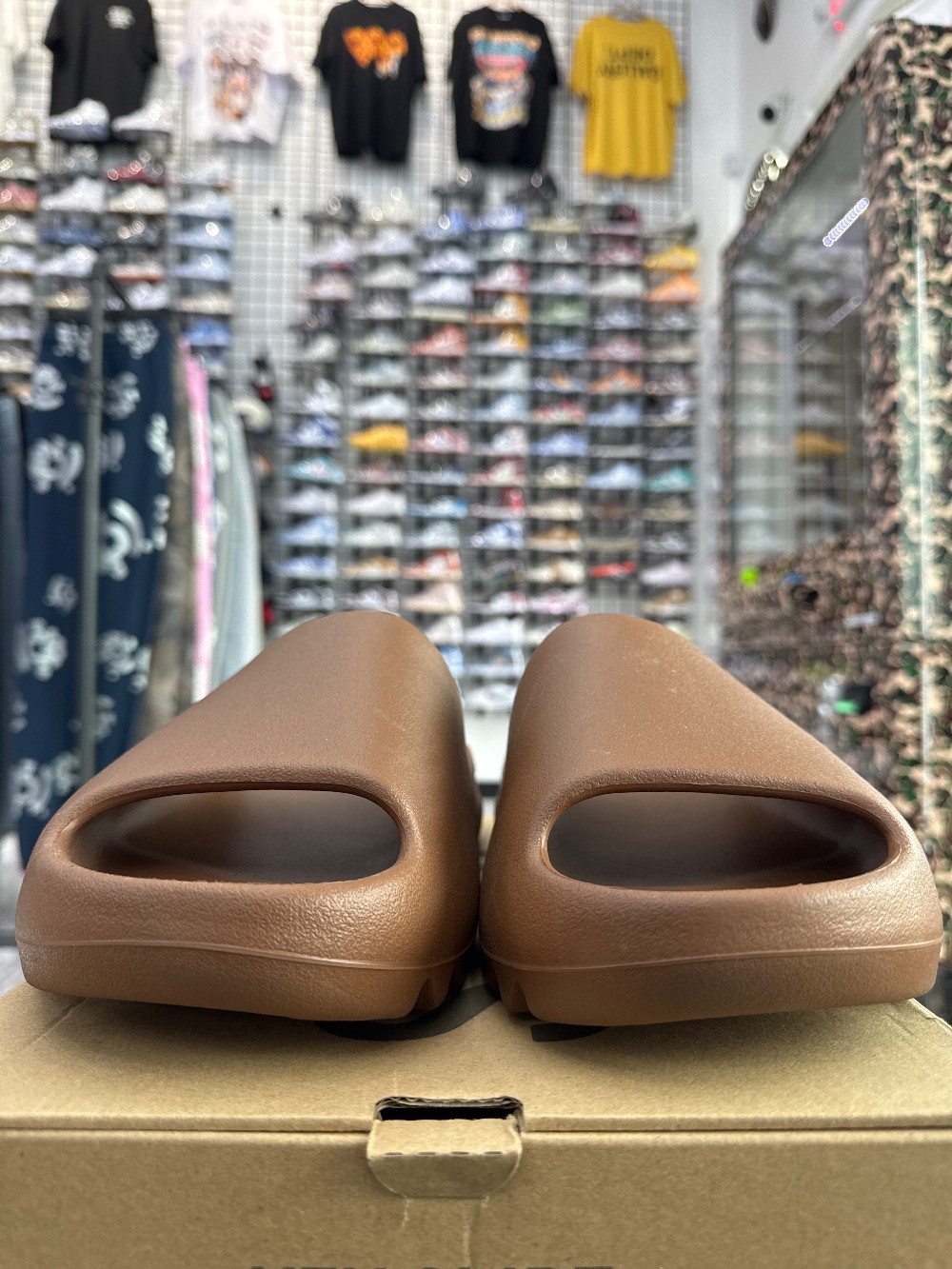 *USED* YEEZY SLIDE - FLAX