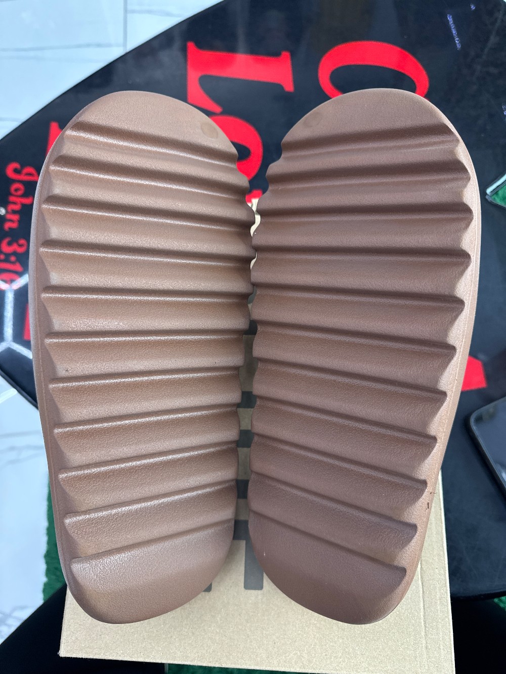 *USED* YEEZY SLIDE - FLAX
