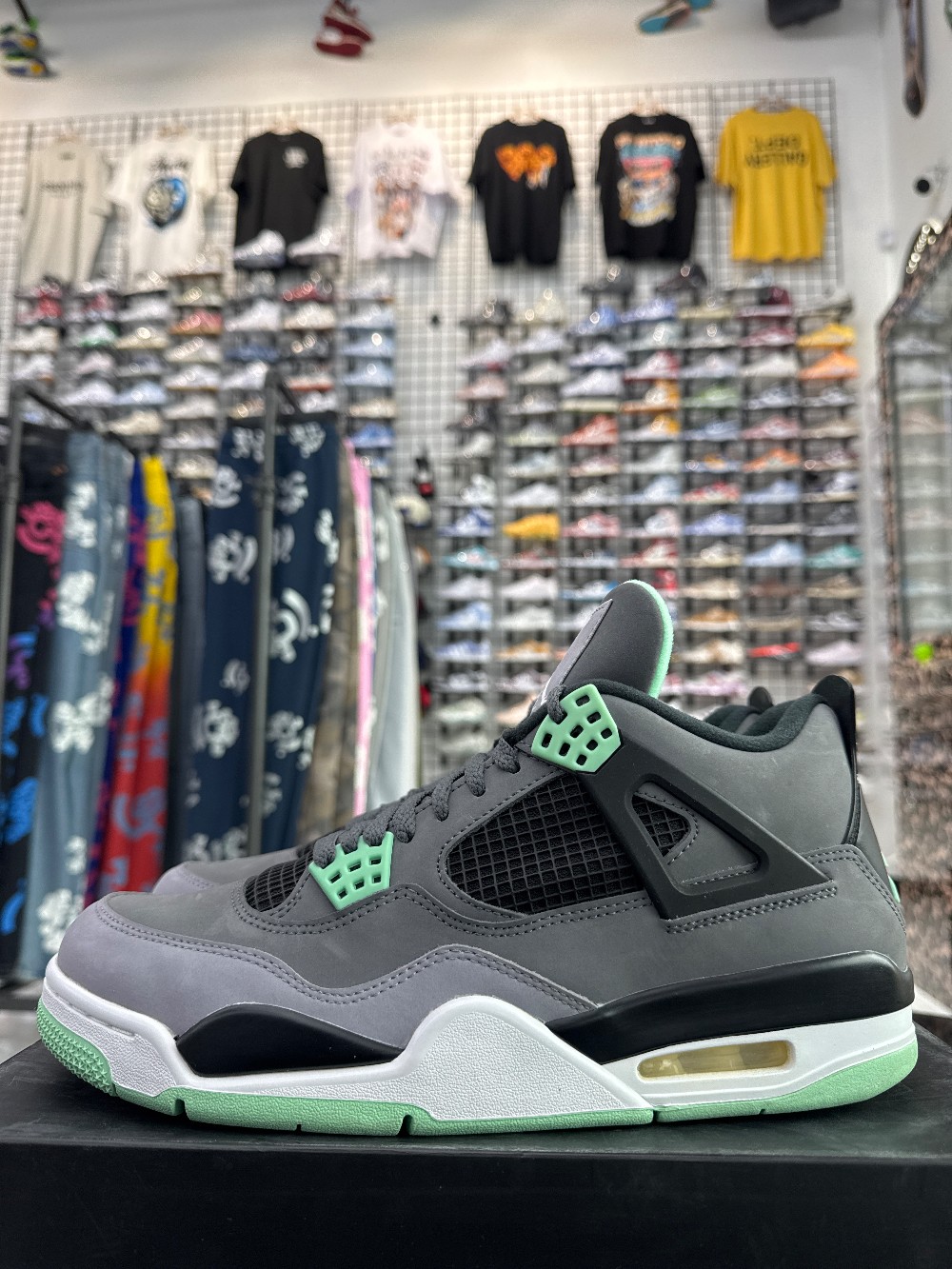 *USED* AJ 4 - GREEN GLOW (2013)