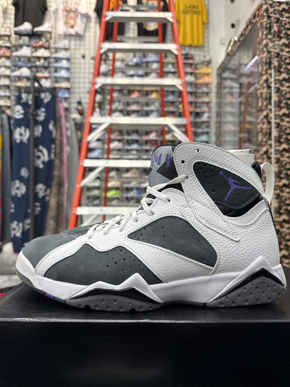 *USED* AJ 7 - FLINT