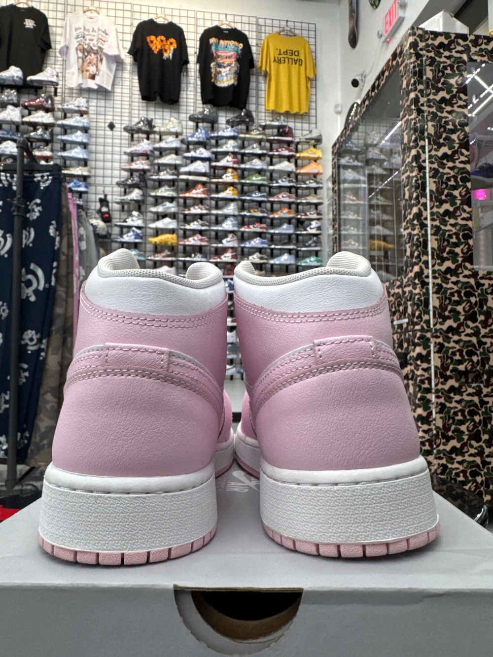 *USED/REP BOX AJ 1 MID - PINK FOAM FIRE RED