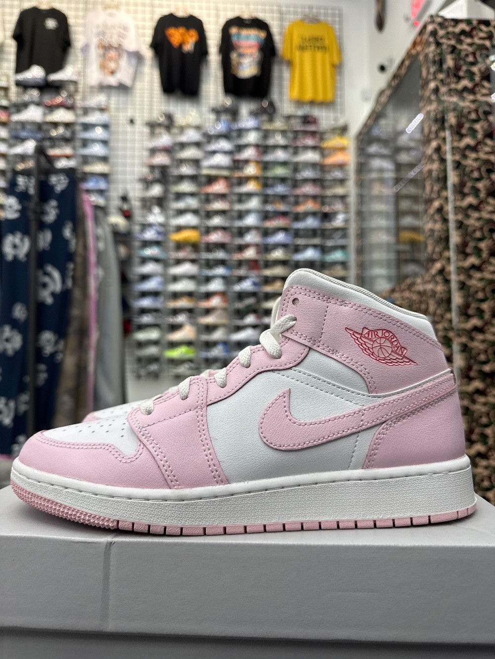 *USED/REP BOX AJ 1 MID - PINK FOAM FIRE RED