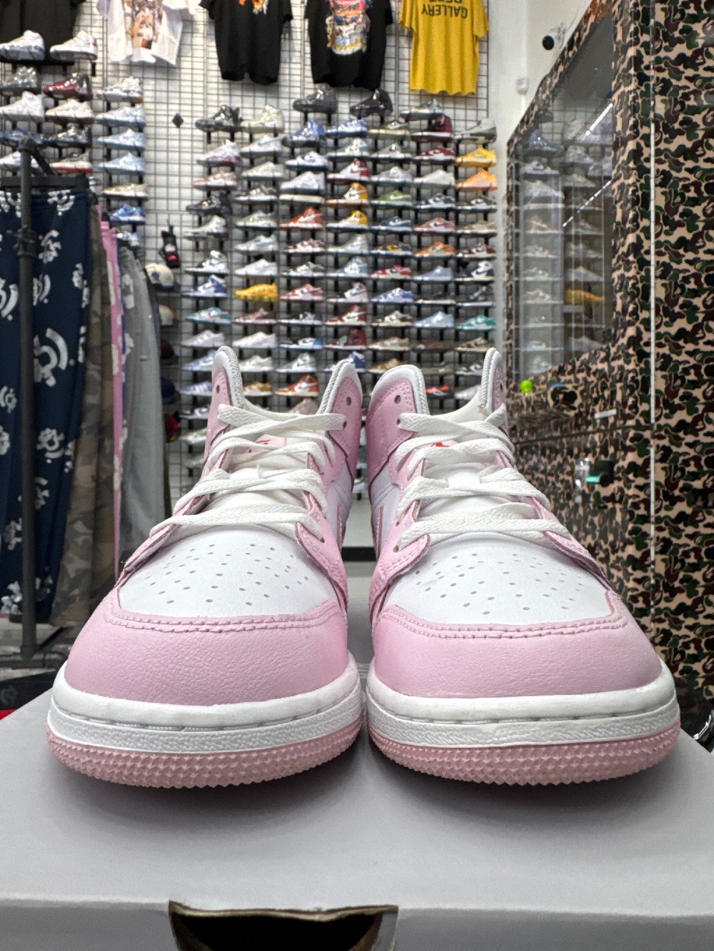 *USED/REP BOX AJ 1 MID - PINK FOAM FIRE RED