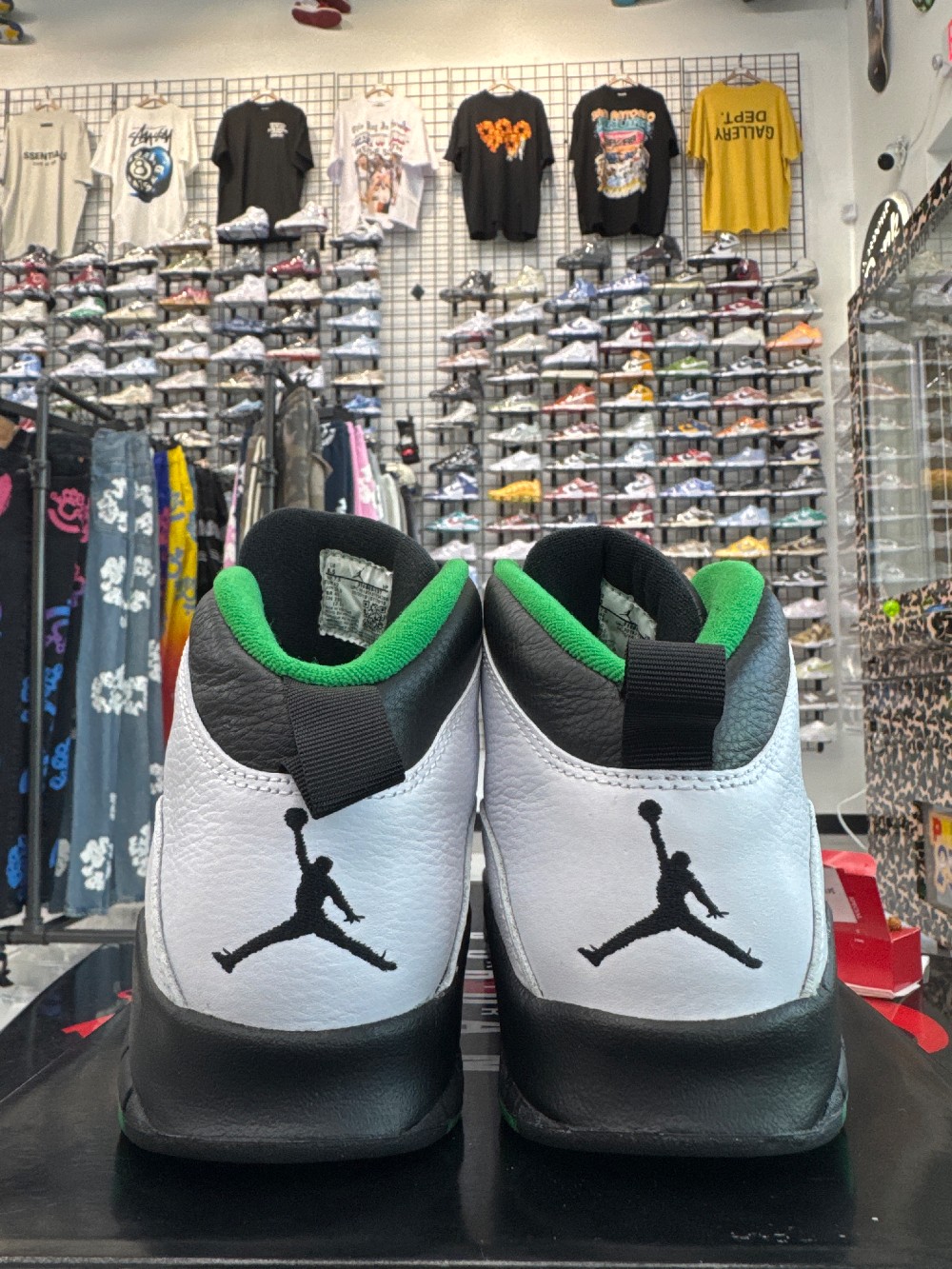 *USED* AJ 10 - SEATTLE