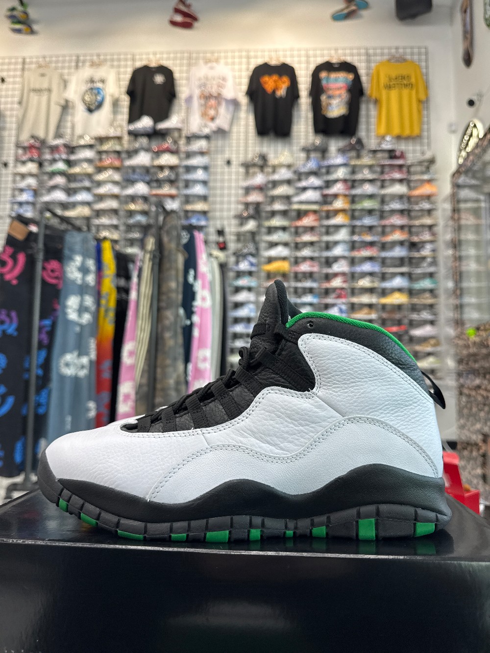 *USED* AJ 10 - SEATTLE