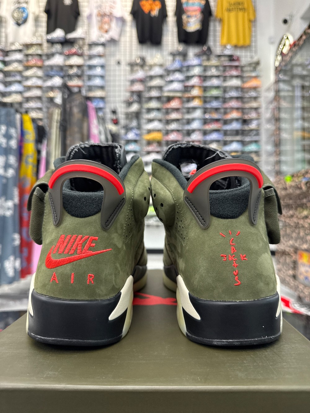 *VNDS* AJ 6 - TRAVIS SCOTT