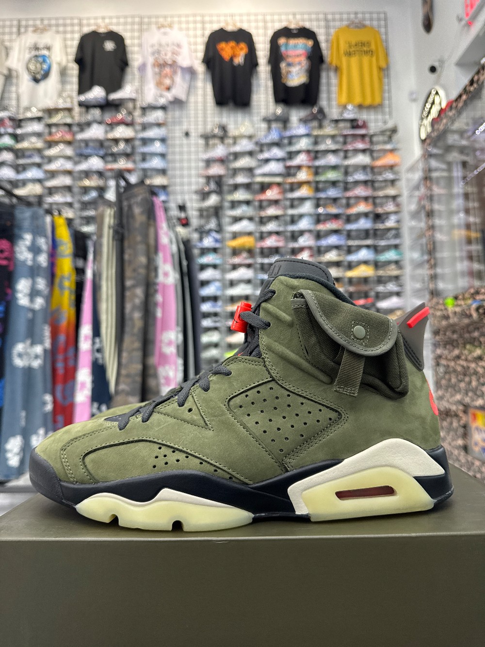 *VNDS* AJ 6 - TRAVIS SCOTT