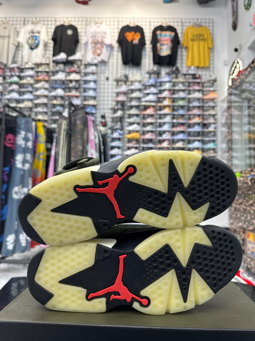 *VNDS* AJ 6 - TRAVIS SCOTT