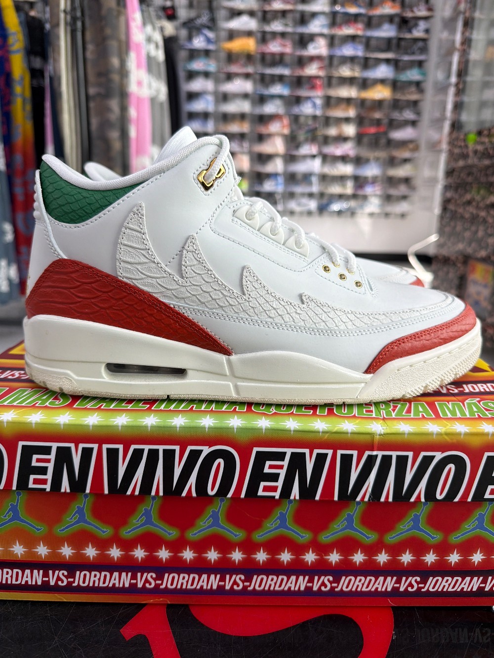 *USED* AJ 3 - EL VUELI SUMMIT WHITE