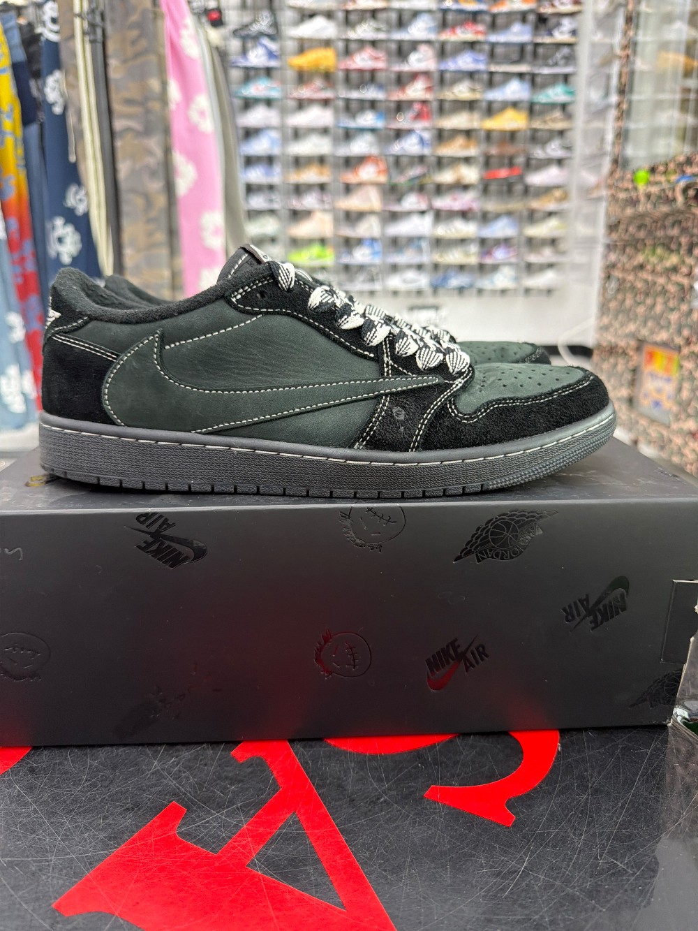 *USED* AJ 1 LOW X TRAVIS SCOTT - BLACK PHANTOM