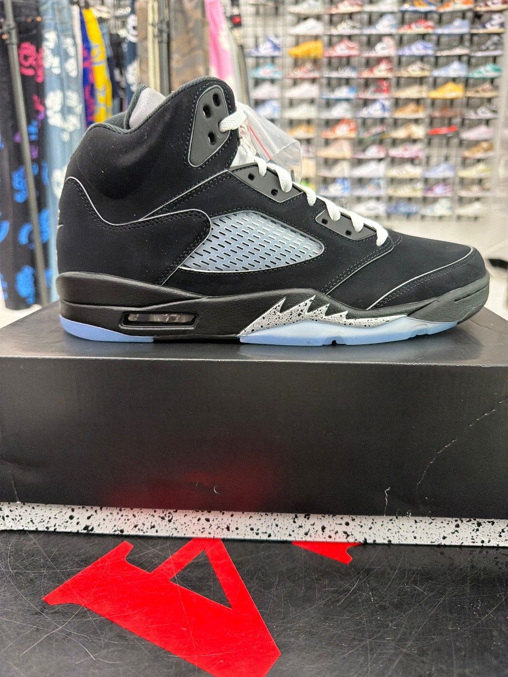 AJ 5 - BLACK METALLIC REIMAGINED
