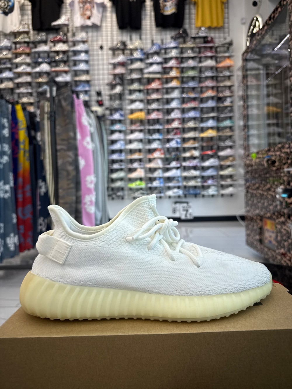 YEEZY 350 V2 - CREAM