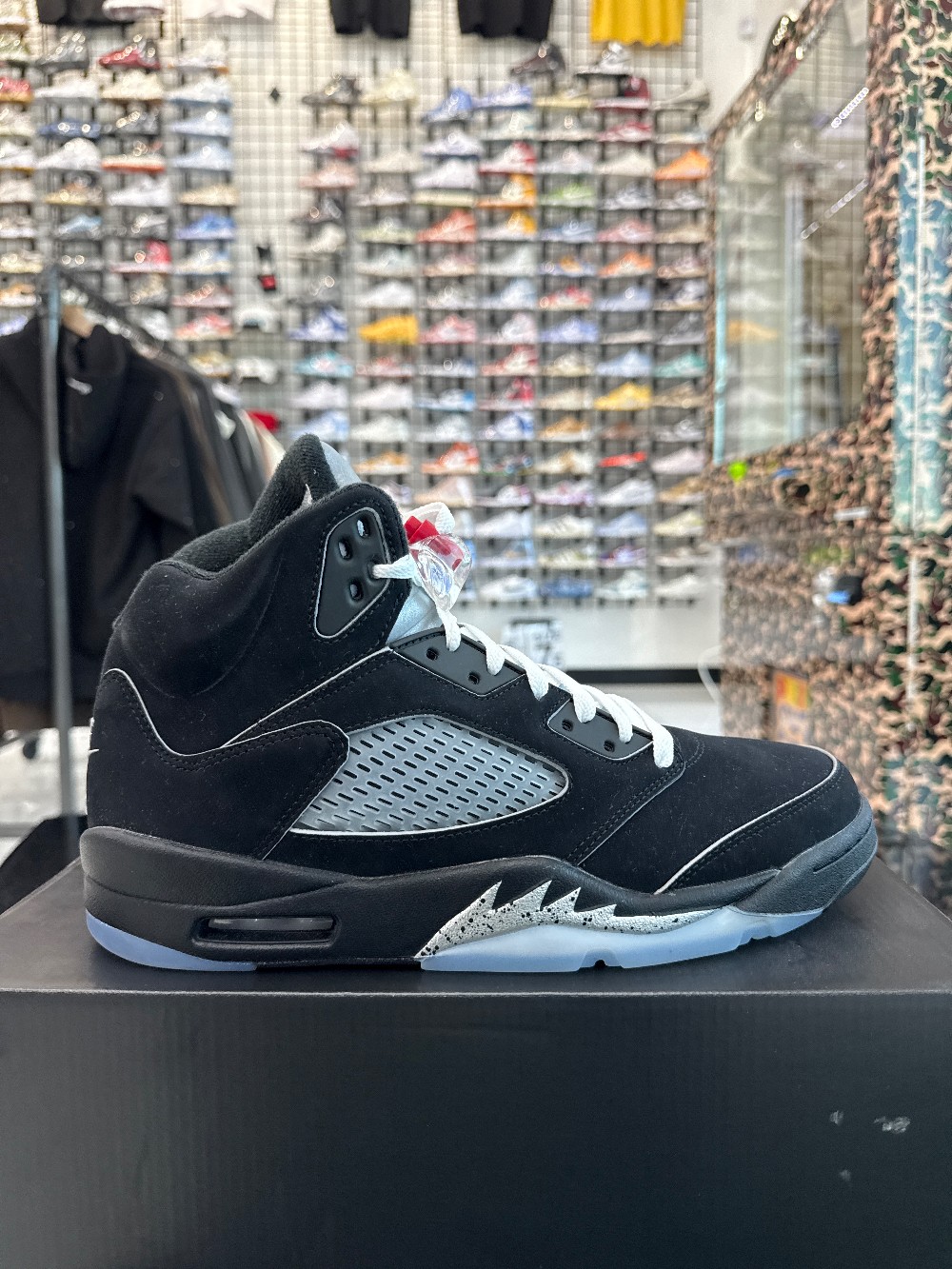 AJ 5 - BLACK METALLIC REIMAGINED