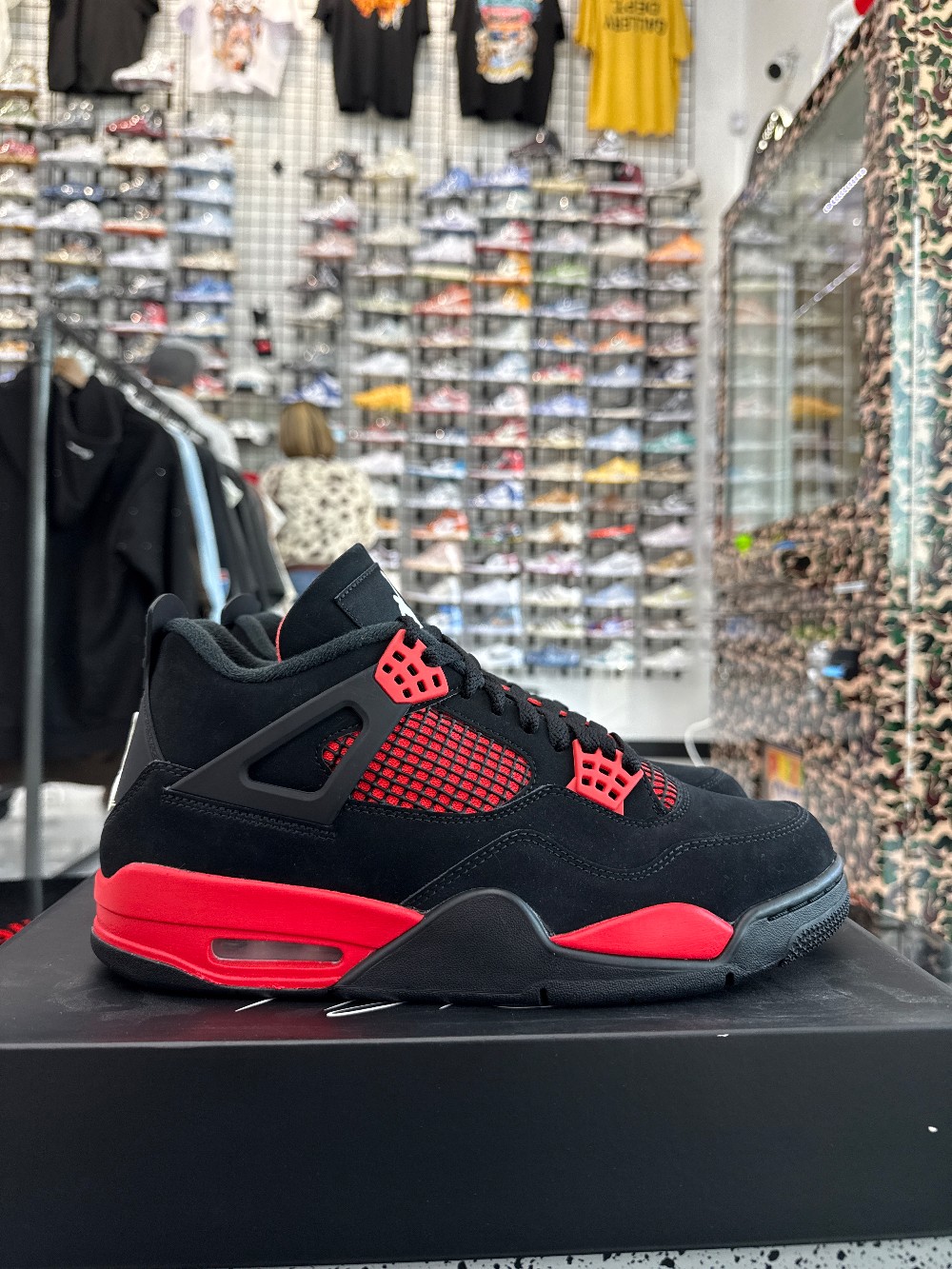 *USED* AJ 4 - RED THUNDER