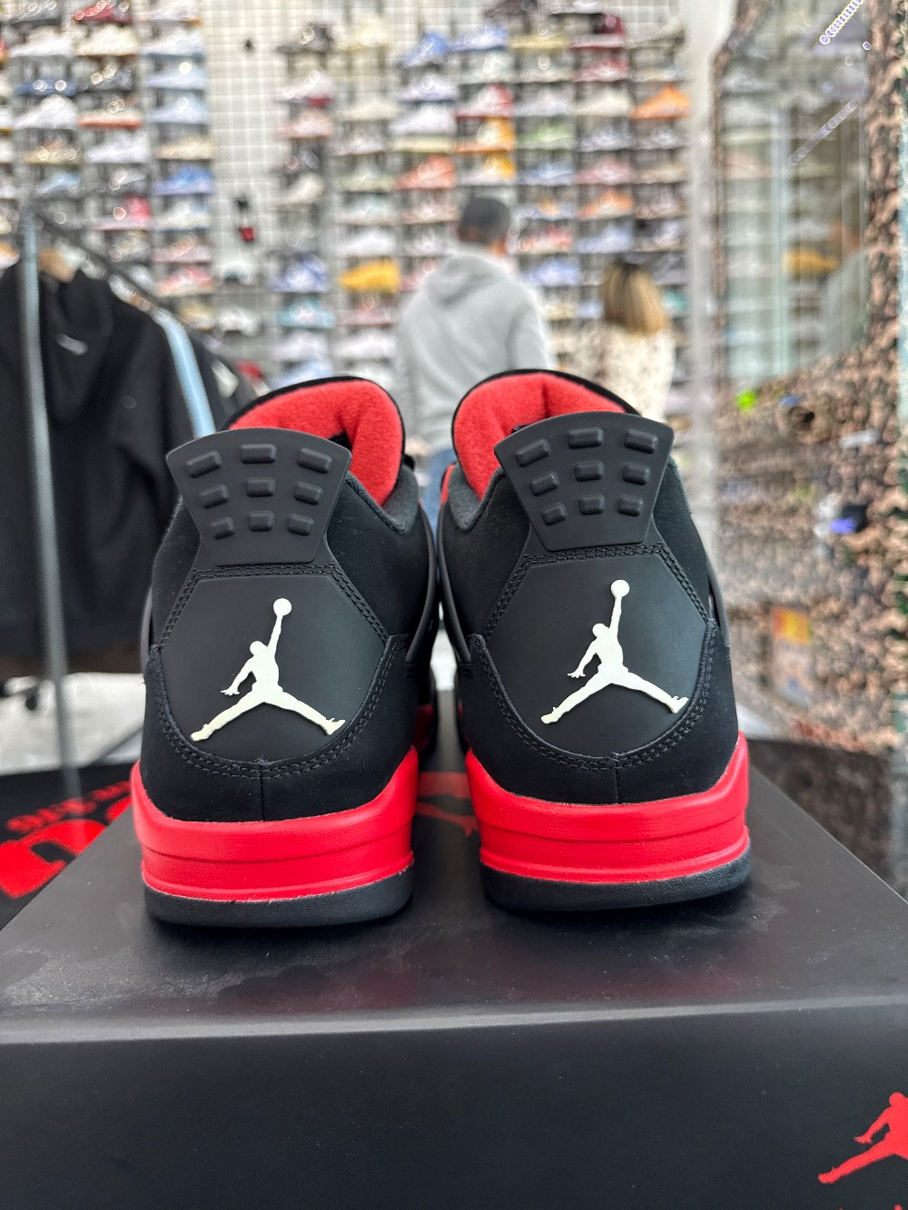 *USED* AJ 4 - RED THUNDER