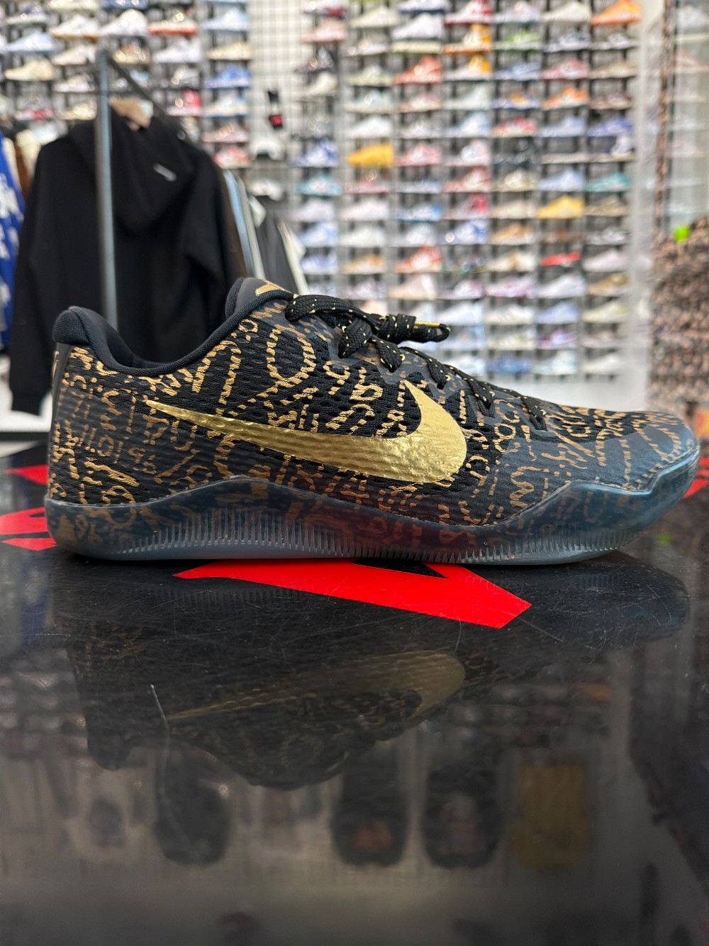 *NO BOX* NIKE KOBE 11 ID - MAMBA DAY