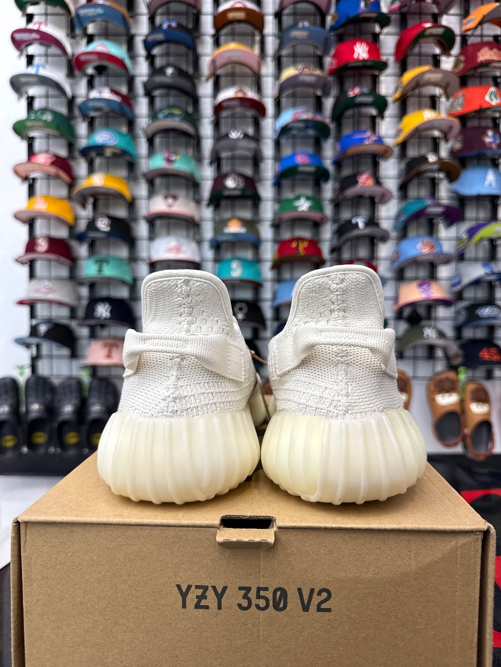 *VNDS* YEEZY BOOST 350 - BONE