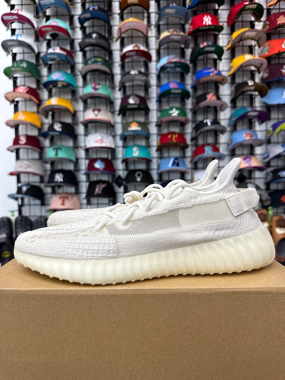 *VNDS* YEEZY BOOST 350 - BONE