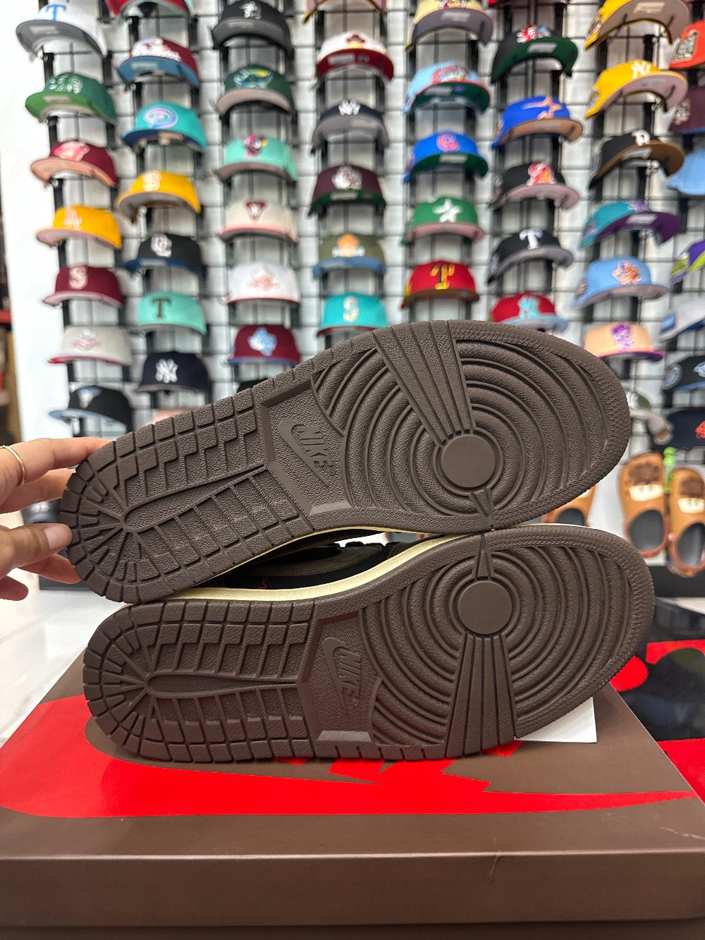 *USED* AJ 1 LOW X TRAVIS SCOTT - OG MOCHA