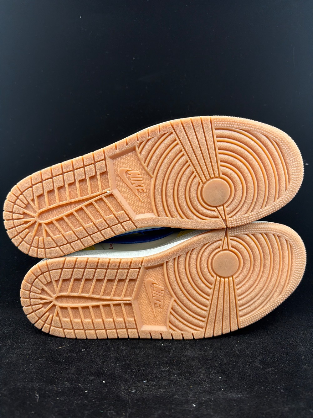 *USED* AJ 1 LOW X TRAVIS SCOTT (W) - CANARY