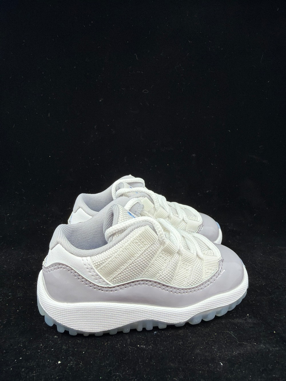 AJ 11 LOW (TD) - CEMENT GREY