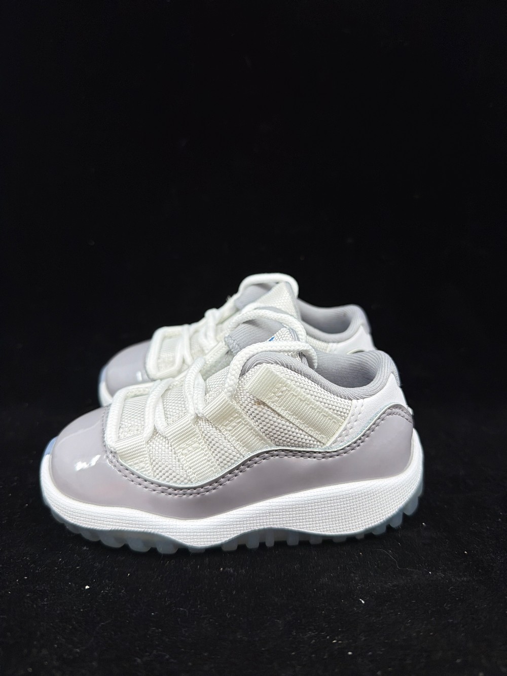 AJ 11 LOW (TD) - CEMENT GREY