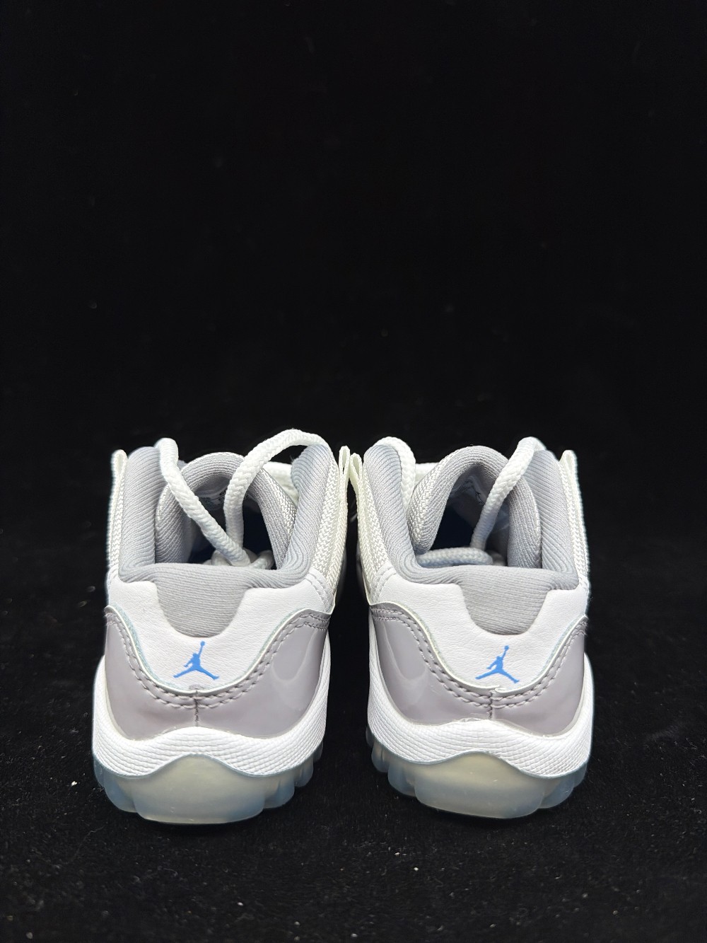 AJ 11 LOW (TD) - CEMENT GREY