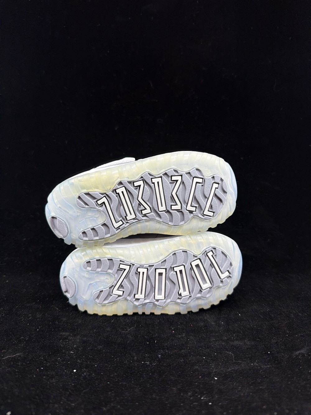 AJ 11 LOW (TD) - CEMENT GREY