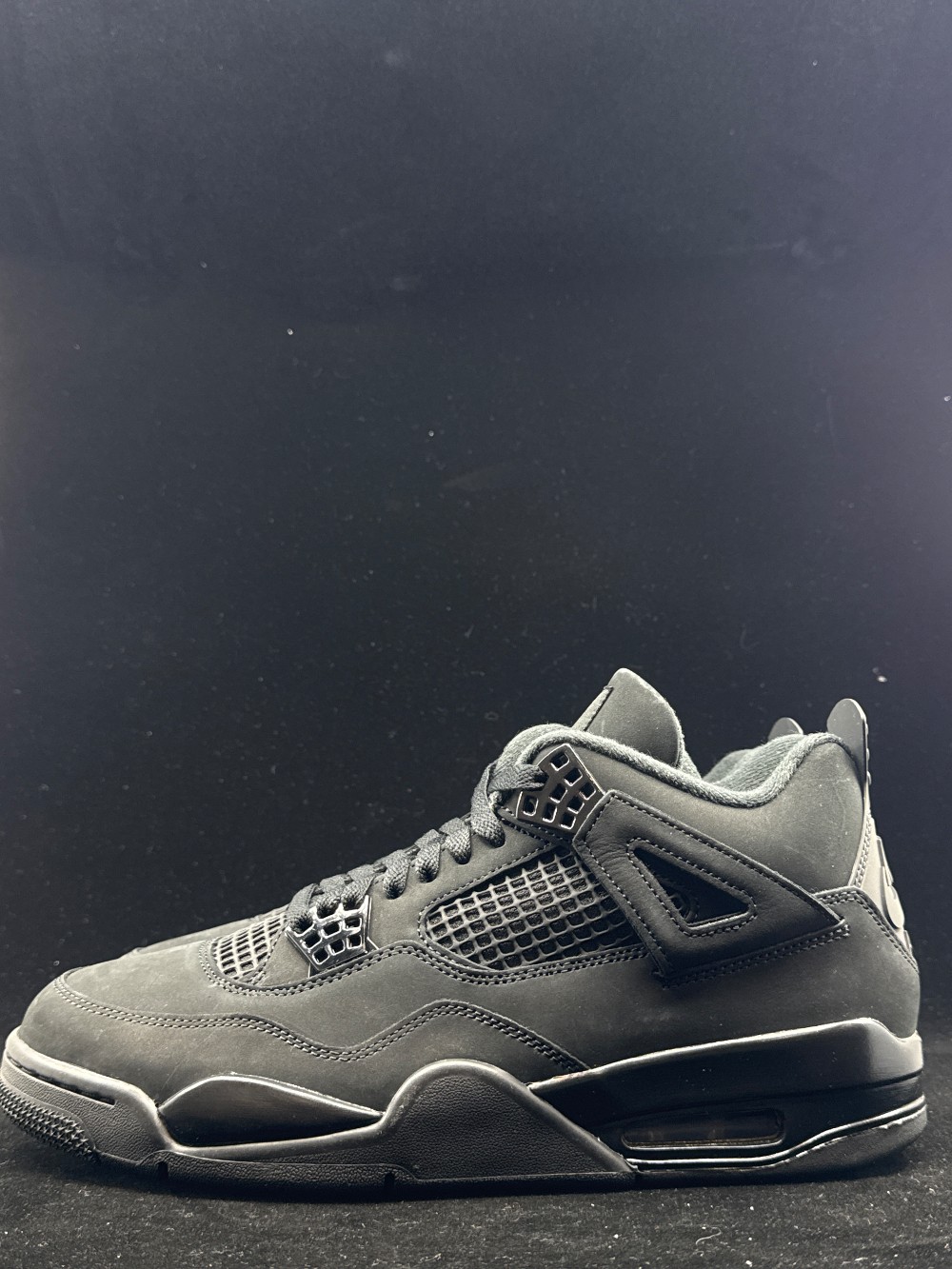 AJ 4 - BLACK CAT (2025)