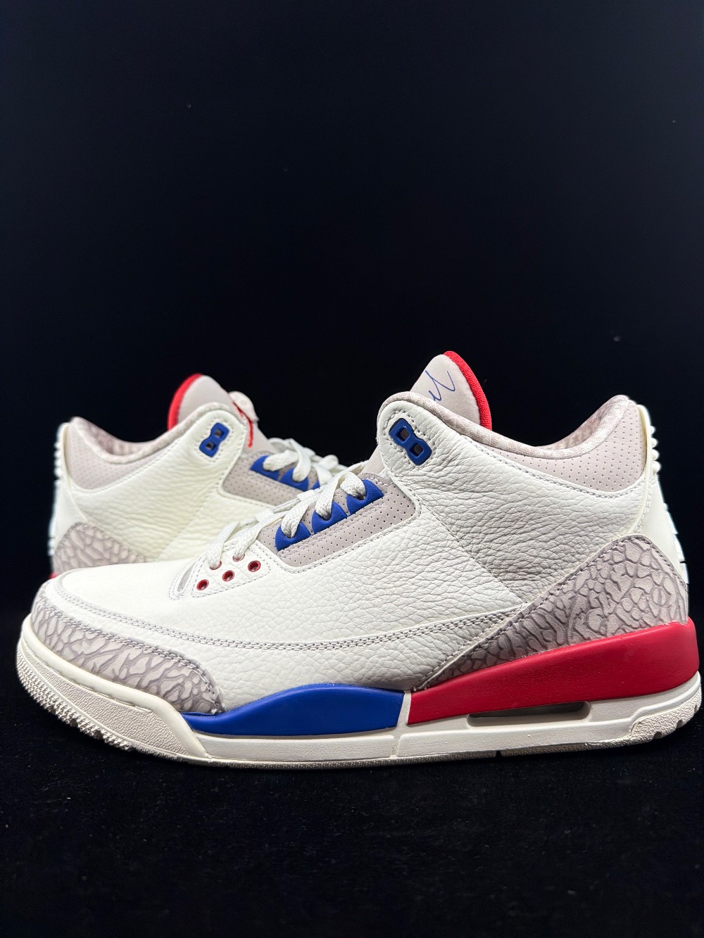 AJ 3 - INTERNATIONAL FLIGHT