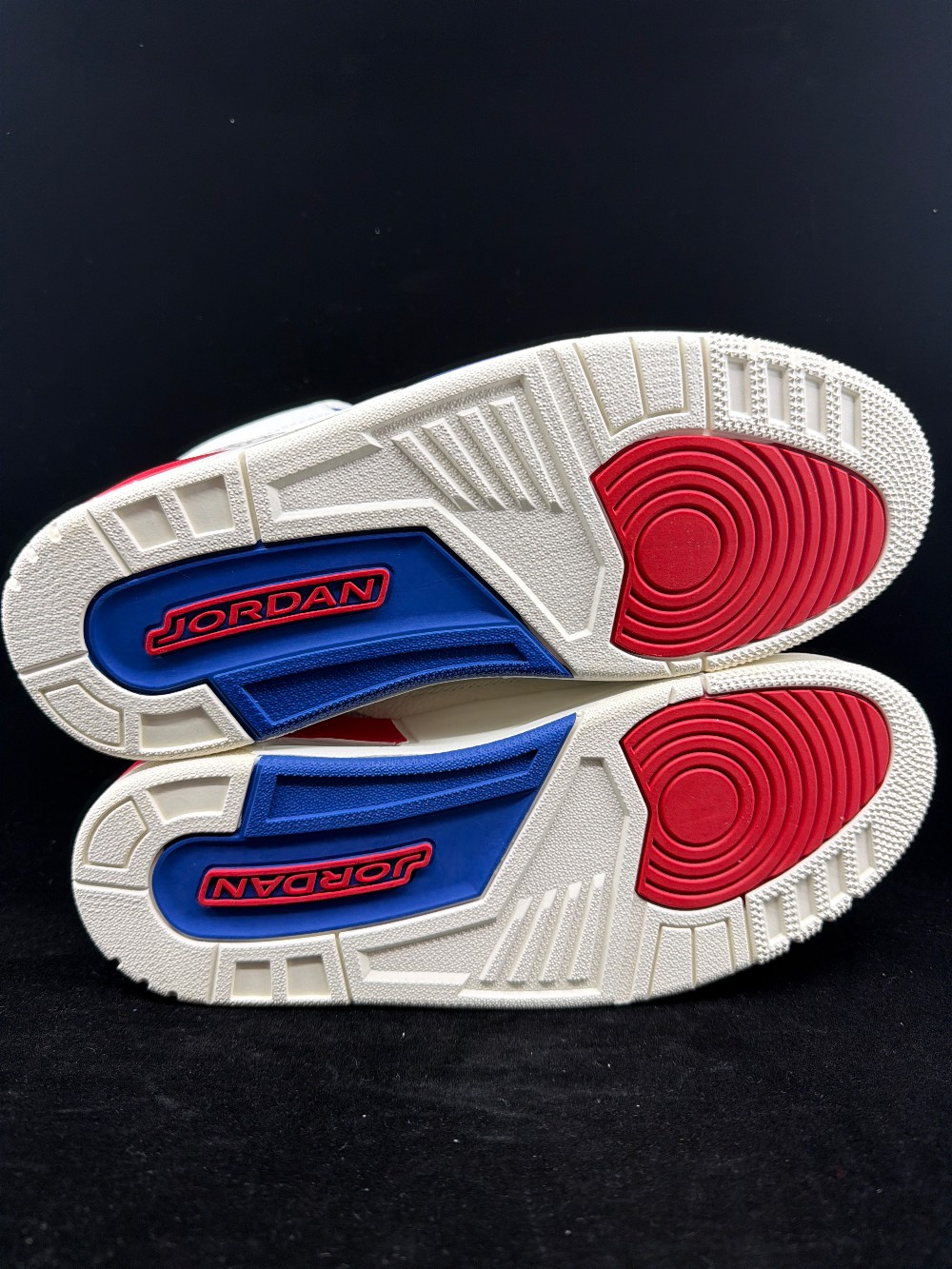 AJ 3 - INTERNATIONAL FLIGHT