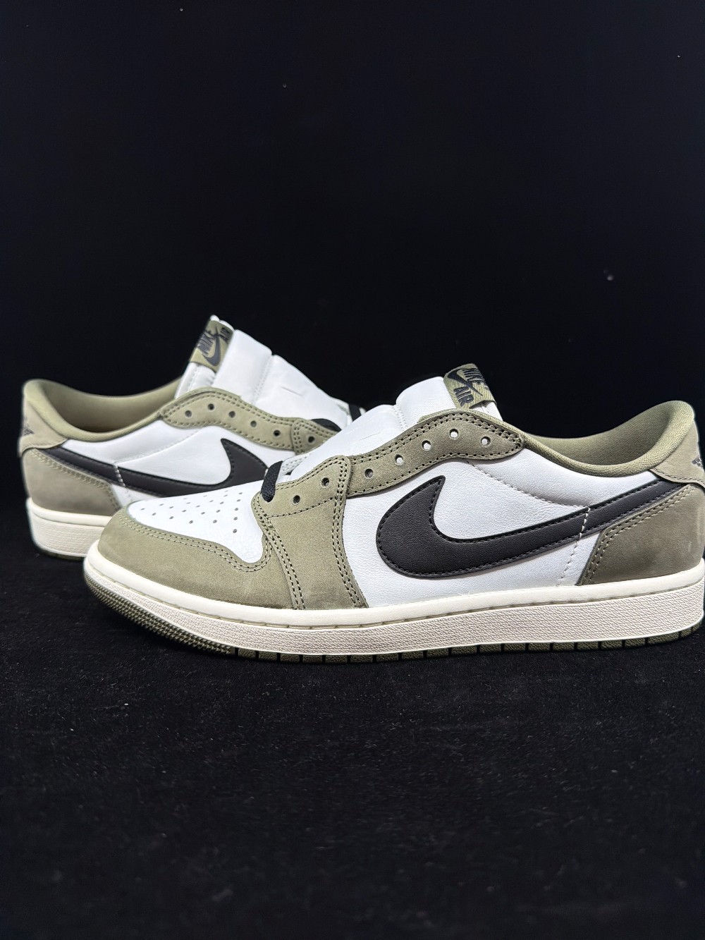 AJ 1 LOW - MEDIUM OLIVE