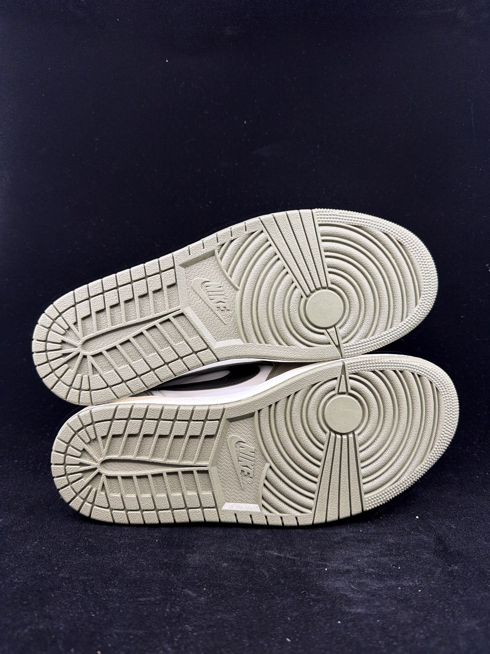 AJ 1 LOW - MEDIUM OLIVE