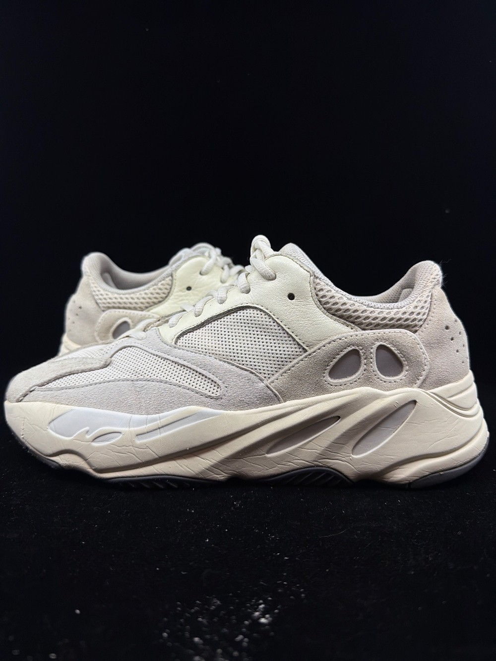 *USED* YEEZY BOOST 700 - ANALOG