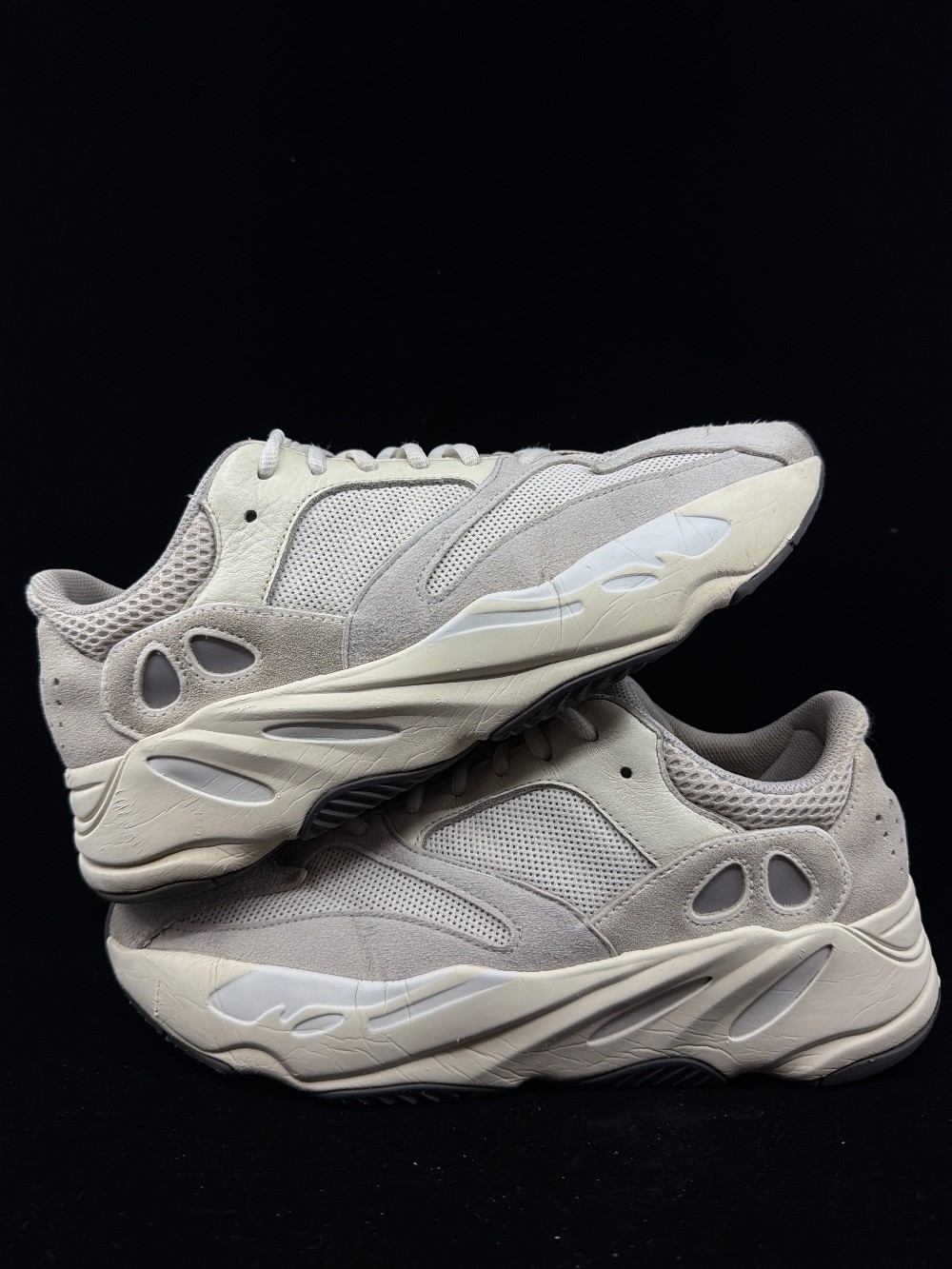*USED* YEEZY BOOST 700 - ANALOG