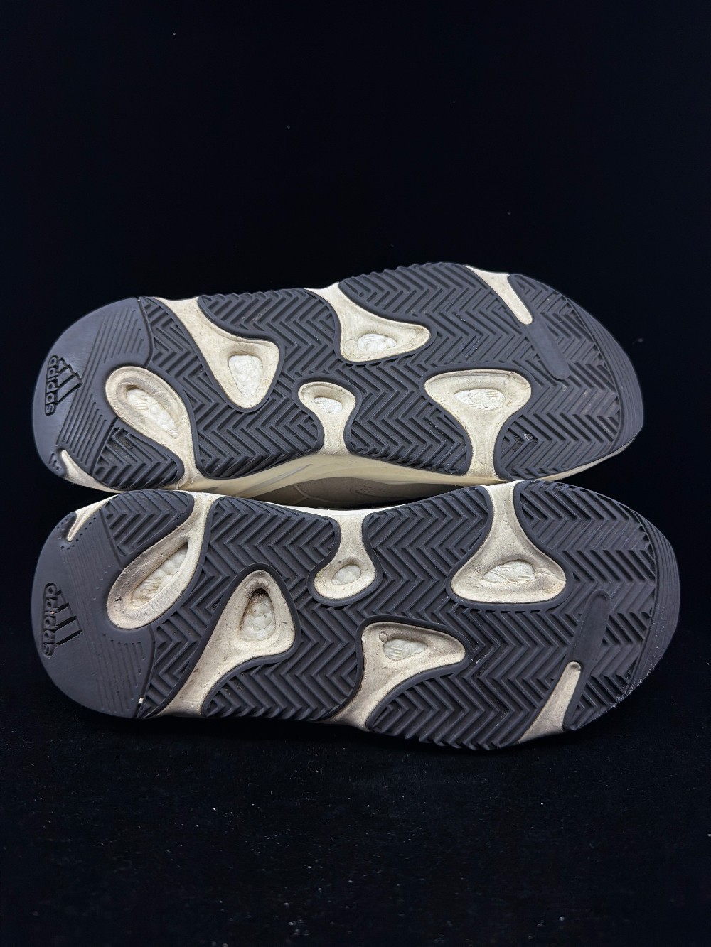 *USED* YEEZY BOOST 700 - ANALOG