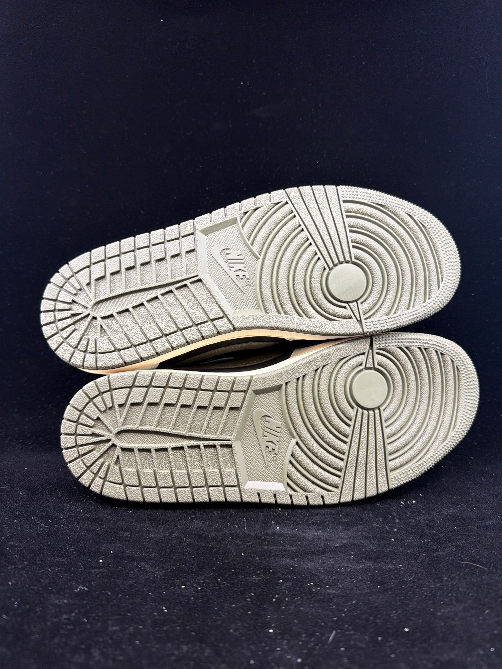 AJ 1 LOW X TRAVIS SCOTT (W) - OLIVE