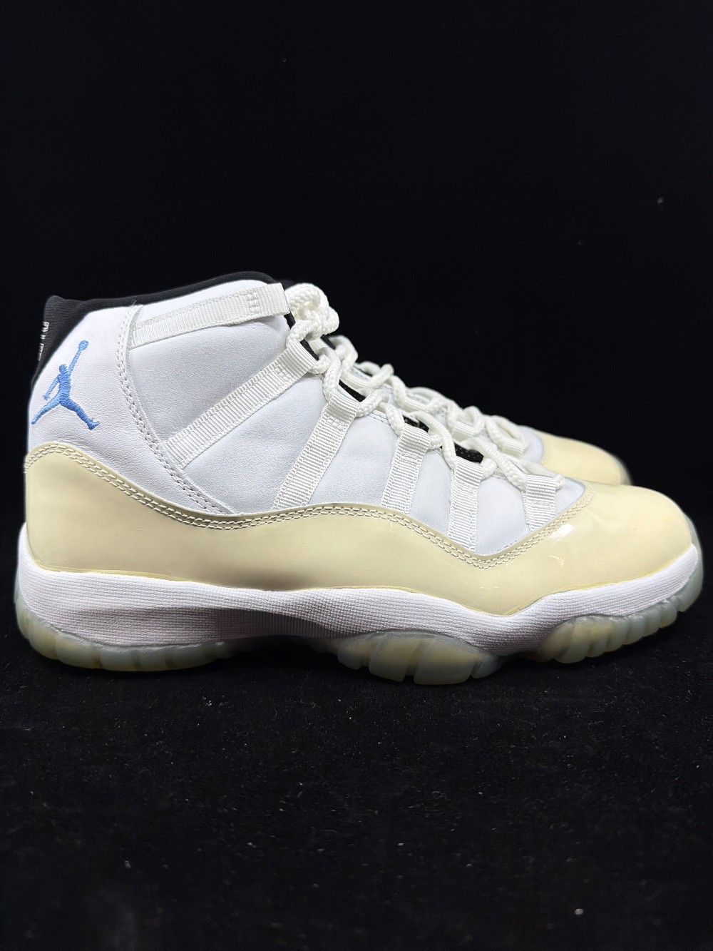 AJ 11 - LEGEND BLUE (2001)